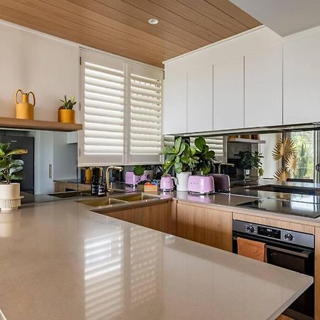 Chic Beachside Getaway 2Br 2Bath Fully Equipped Lägenhet Guldkusten Exteriör bild