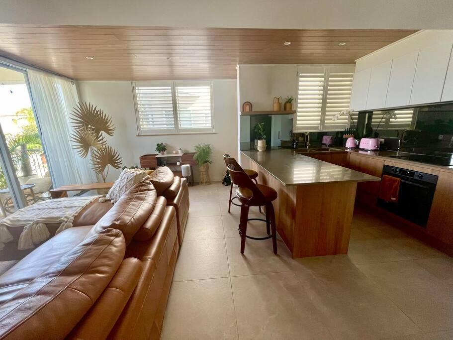 Chic Beachside Getaway 2Br 2Bath Fully Equipped Lägenhet Guldkusten Exteriör bild