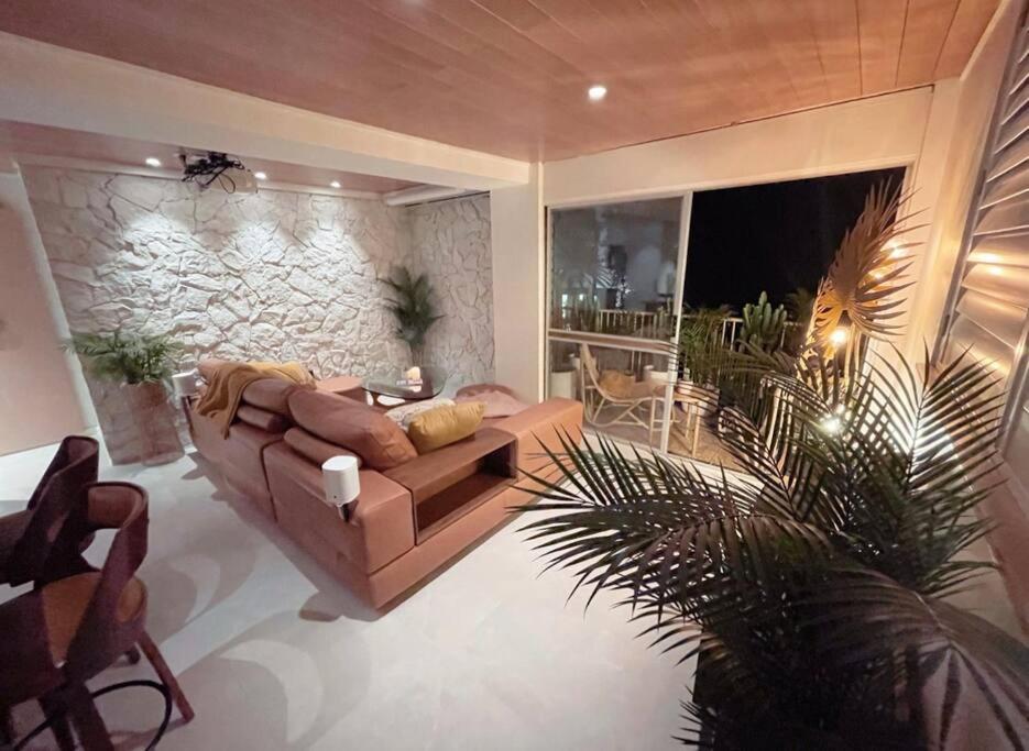 Chic Beachside Getaway 2Br 2Bath Fully Equipped Lägenhet Guldkusten Exteriör bild