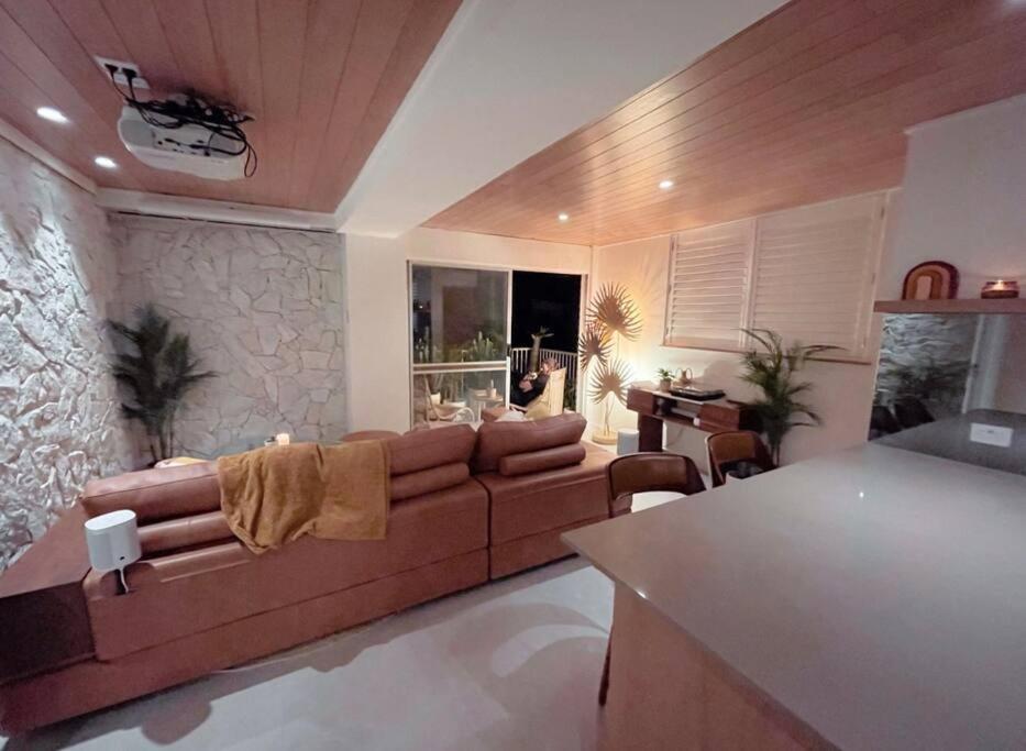 Chic Beachside Getaway 2Br 2Bath Fully Equipped Lägenhet Guldkusten Exteriör bild