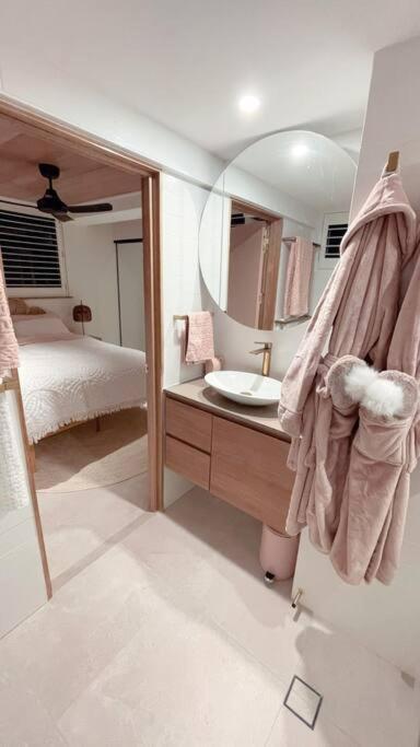 Chic Beachside Getaway 2Br 2Bath Fully Equipped Lägenhet Guldkusten Exteriör bild