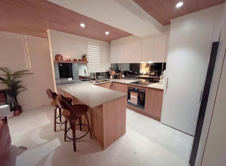 Chic Beachside Getaway 2Br 2Bath Fully Equipped Lägenhet Guldkusten Exteriör bild
