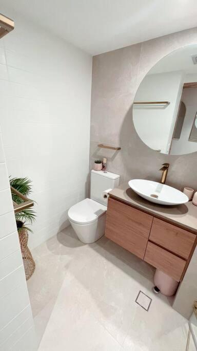 Chic Beachside Getaway 2Br 2Bath Fully Equipped Lägenhet Guldkusten Exteriör bild