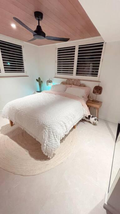 Chic Beachside Getaway 2Br 2Bath Fully Equipped Lägenhet Guldkusten Exteriör bild