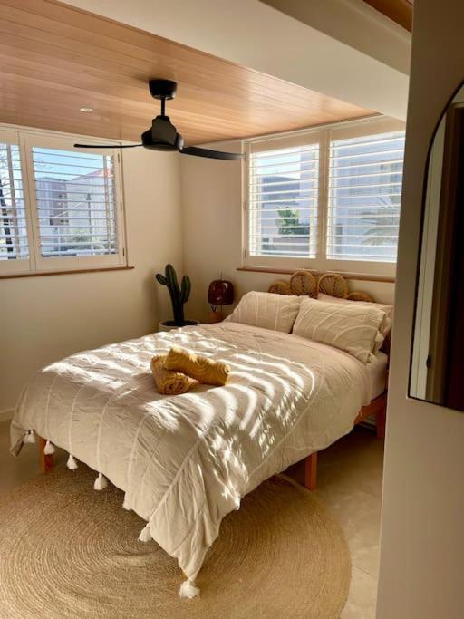 Chic Beachside Getaway 2Br 2Bath Fully Equipped Lägenhet Guldkusten Exteriör bild