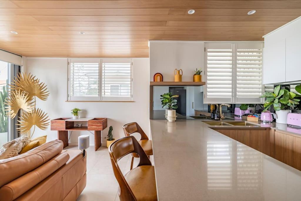 Chic Beachside Getaway 2Br 2Bath Fully Equipped Lägenhet Guldkusten Exteriör bild