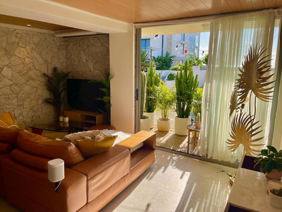 Chic Beachside Getaway 2Br 2Bath Fully Equipped Lägenhet Guldkusten Exteriör bild