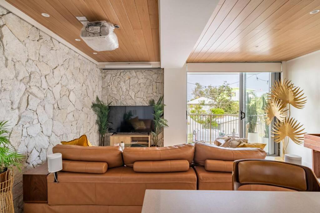 Chic Beachside Getaway 2Br 2Bath Fully Equipped Lägenhet Guldkusten Exteriör bild
