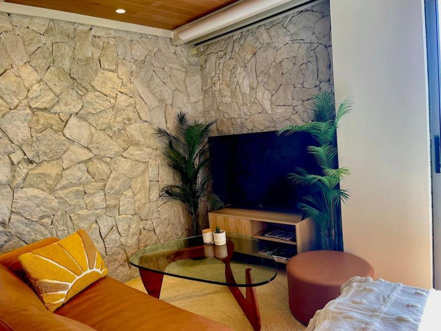 Chic Beachside Getaway 2Br 2Bath Fully Equipped Lägenhet Guldkusten Exteriör bild