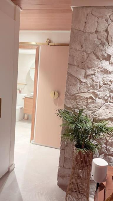 Chic Beachside Getaway 2Br 2Bath Fully Equipped Lägenhet Guldkusten Exteriör bild